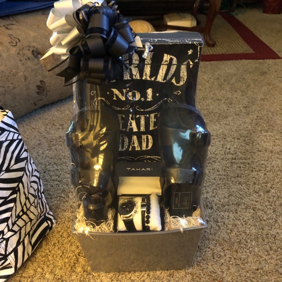 World's Greatest No.1 Dad Shirt All Occasion Gift Basket with 3-Piece Watch Set - Picture 5 of 17